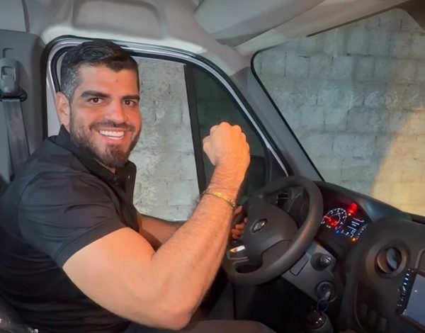 Prefeito Leomar Maia celebra chegada de nova van para fortalecer o transporte de pacientes em Belém do Brejo do Cruz